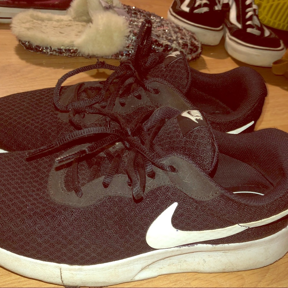Black nikes